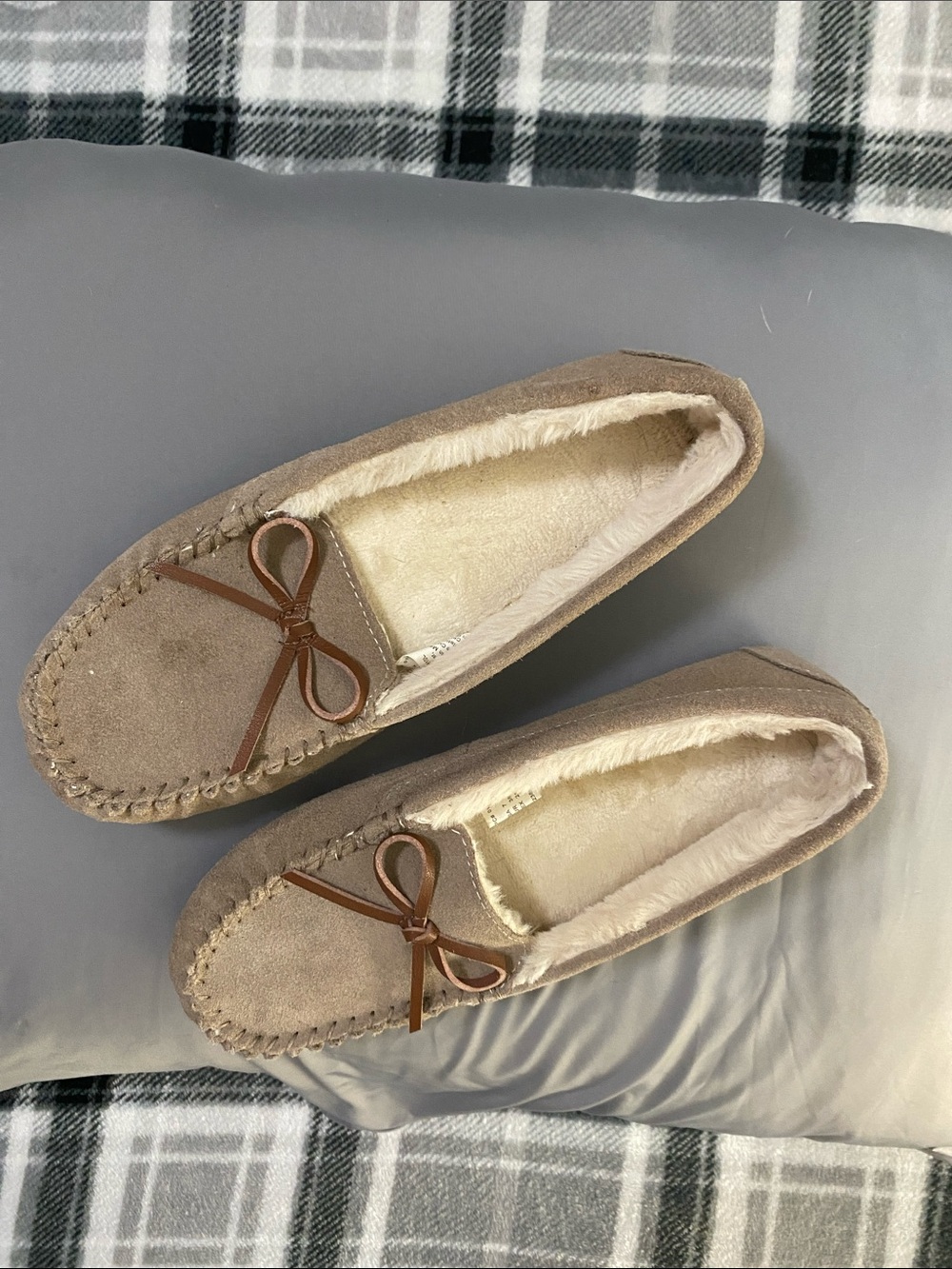 Joyspun Cozy Suede Faux-Fur Lined Moccasin Slippers - Taupe